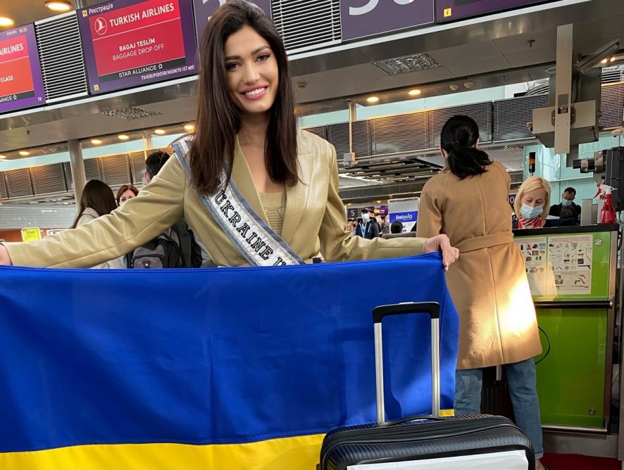 Зупинити війну: "Міс Україна Всесвіт" 2020 Єлизавета Ястремська стала голосом України у Франції