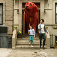 У Мережі з’явився трейлер фільму “Великий червоний пес Кліффорд” про гігантську собаку