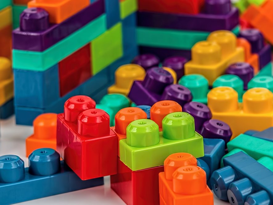 Компанія Lego планує виробляти кубики із перероблених пляшок