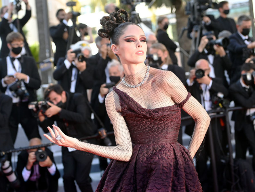Каннський кінофестиваль: Коко Роша викликала фурор у платті Dior на прем'єрі фільму "Голос любові"