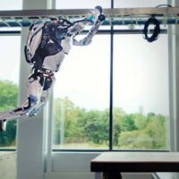 Компанія Boston Dynamics показала, як роботи моделі Atlas роблять різні гімнастичні трюки