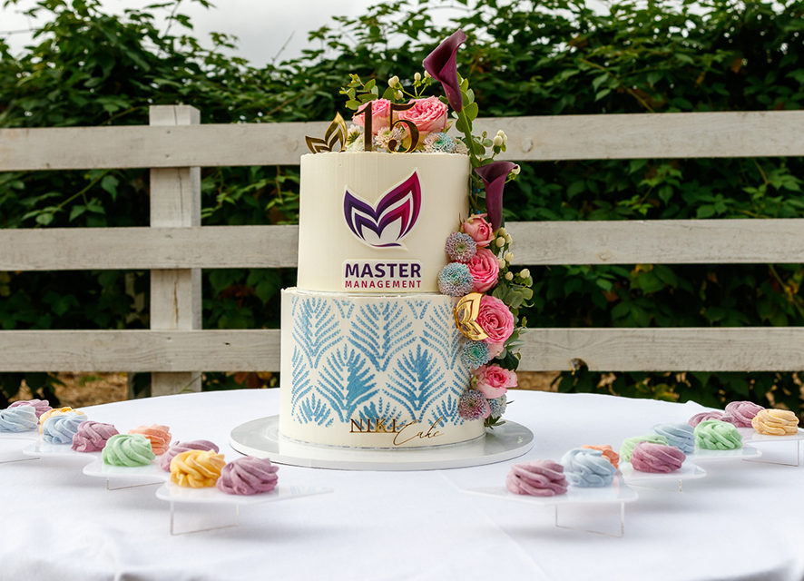 Зіркові гості та 20-ти кілограмовий торт: Master Management відсвяткувала 15-річчя: фото