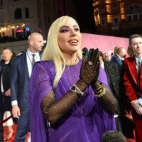 Леді Гага у еклектичному образі затьмарила усіх на прем’єрі фільму “Дім Gucci”