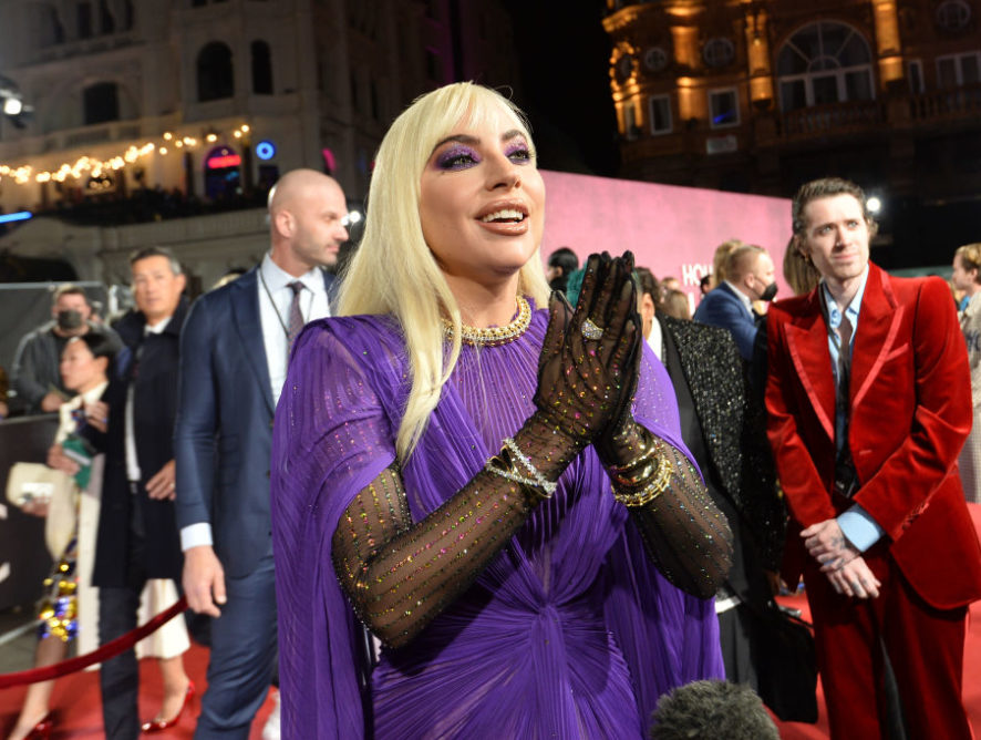 Леді Гага у еклектичному образі затьмарила усіх на прем'єрі фільму "Дім Gucci"