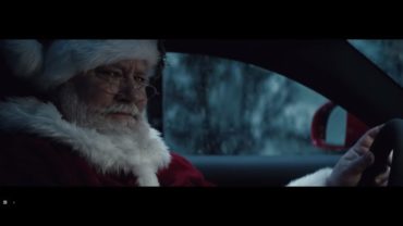 Mercedes зняв різдвяний ролик про Місіс Клаус