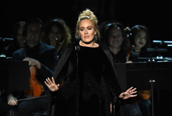 Adele випустила кліп "Oh My God"
