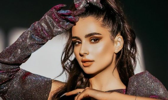 Гарячі кадри: Анна Трінчер показала спокусливий образ із нової фотосесії