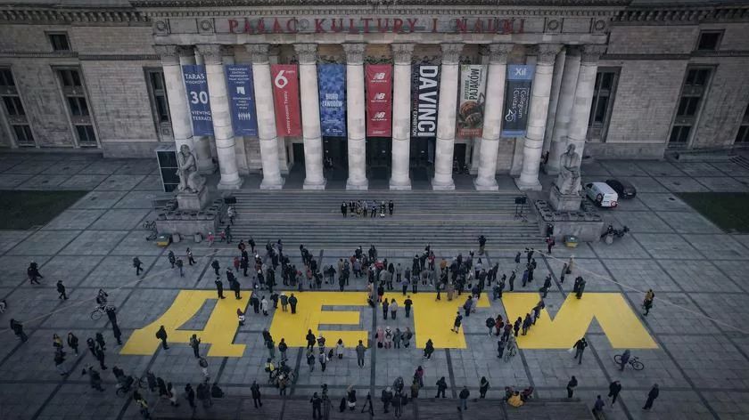 У Польщі провели акцію на знак солідарності з трагедією Маріупольського драмтеатру