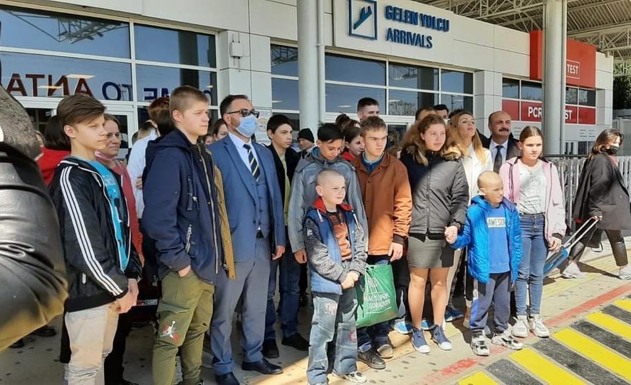 159 дітей-сиріт із Дніпропетровщини відправили у Туреччину благодійним коштом