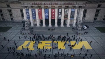 У Польщі провели акцію на знак солідарності з трагедією Маріупольського драмтеатру