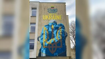 Прощання прикордонника з дружиною: у Вільнюсі створили мурал на підтримку України