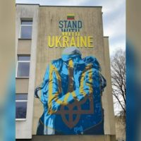 Прощання прикордонника з дружиною: у Вільнюсі створили мурал на підтримку України