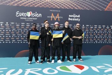 "Євробачення 2022": Юлія Юріна, Іван Наві та українські волонтери підтримали Kalush Orchestra