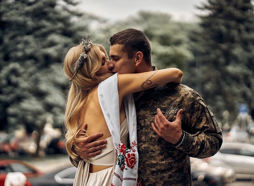 Актор Максим Девізоров розповів про своє весілля під час війни