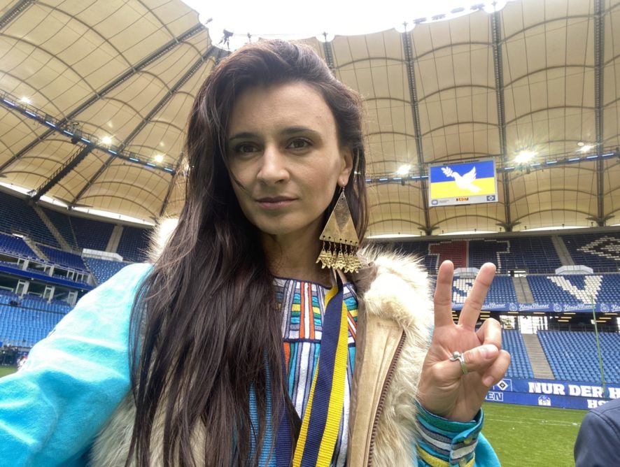 NAVKA виконала гімн України на великому благодійному матчі в Німеччині
