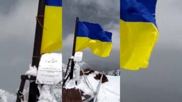 На піку путіна у Киргизстані встановили прапор України