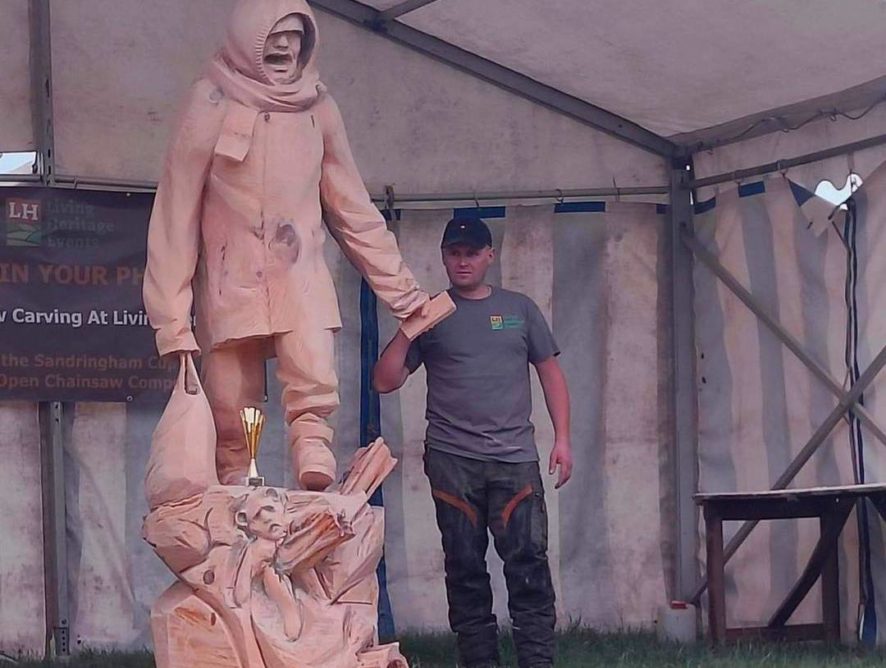 Скульптура хлопчика-біженця, що плакав на кордоні, перемогла на конкурсі у Британії