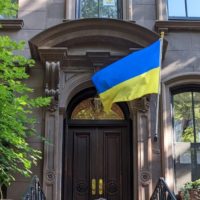 Будинок головної героїні серіалу “Секс і місто” прикрасили прапором України