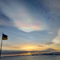 Унікальне явище: українські полярники показали перламутрові хмари