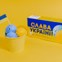 У Латвії випустили жовто-блакитне морозиво “Слава Україні”