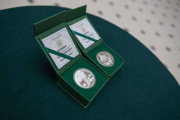 В Україні презентували пам'ятні монети "Ой у лузі червона калина"