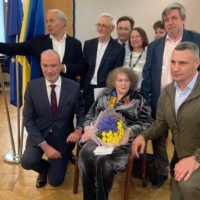 Ліну Костенко нагородили орденом Почесного легіону