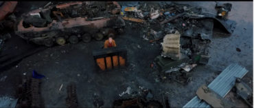 Five for Fighting випустив кліп, знятий біля зруйнованої "Мрії"