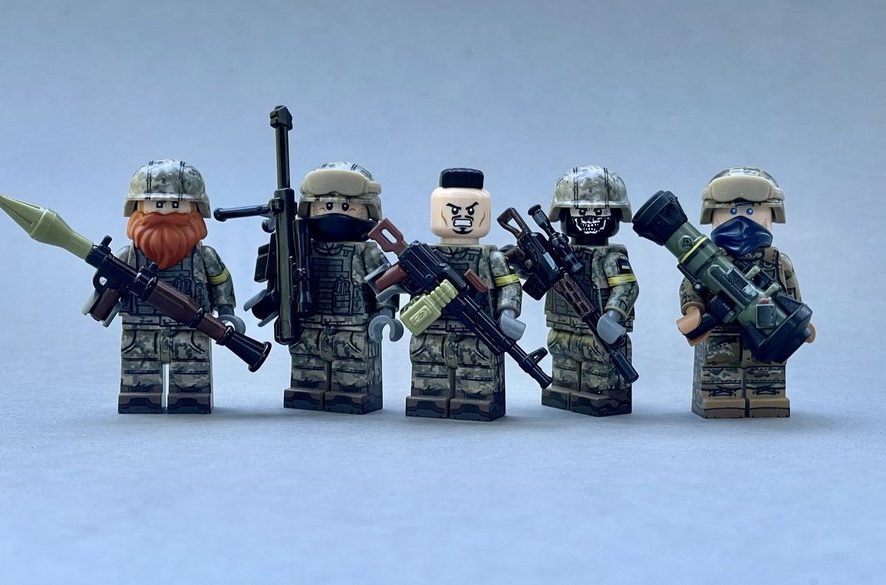 Lego розробив фігурки з захисниками Азовсталі