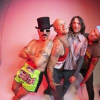 Гурт Red Hot Chili Peppers підтримав Україну на своєму концерті