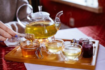Чи можна класти мед у гарячий чай? Відповідь хіміка-науковця