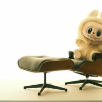 Акції виробника віральної іграшки Labubu впали через критику в газеті компартії Китаю