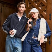 Жіночі сорочки та аксесуари – як вибрати прикраси, сумочки та взуття?