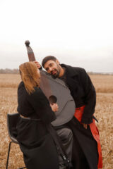 «Вільна земля звучить»: Віталій Козловський і Марина Круть виконали «Знаєш» на розмінованому полі