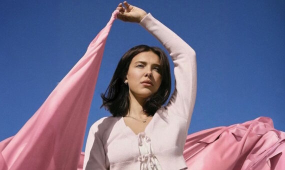 Міллі Боббі Браун представила свою першу модну колаборацію